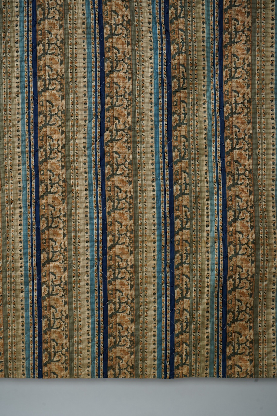 An early 1900’s American, possibly Pennsylvanian ‘robbing Peter to pay Paul’ quilt. Made with brick red and complimentary yellow tiny spot floral printed cotton. With a wide older chintz cotton border and block printed c